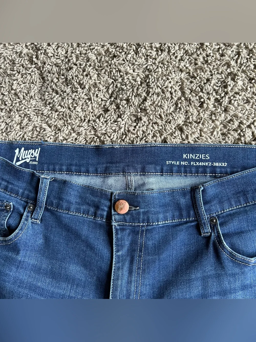 Mugsy Jeans Mens 38x32 Wash Blue Kinzies Straight Fit Stretch Performance Denim